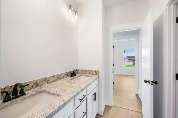 415 Blue Ridge Ct, Clarksville, TN 37043