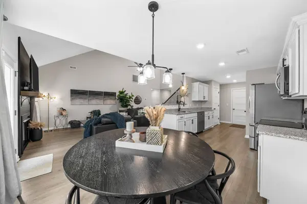 260 Kildeer Dr, Clarksville, TN 37040