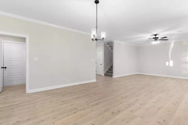 998 Alton Dr, Clarksville, TN 37043