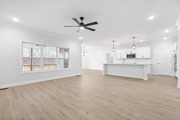 982 Alton Dr, Clarksville, TN 37043