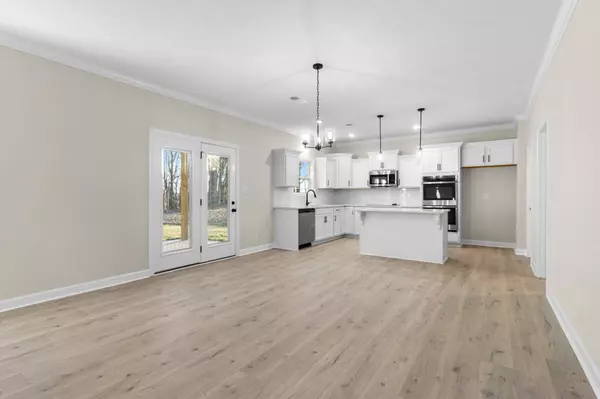 998 Alton Dr, Clarksville, TN 37043