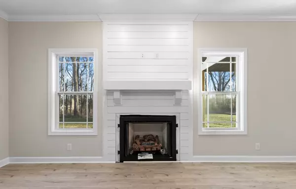 998 Alton Dr, Clarksville, TN 37043