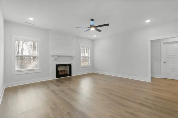 978 Alton Dr, Clarksville, TN 37043