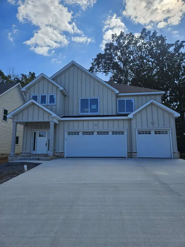 978 Alton Dr, Clarksville, TN 37043