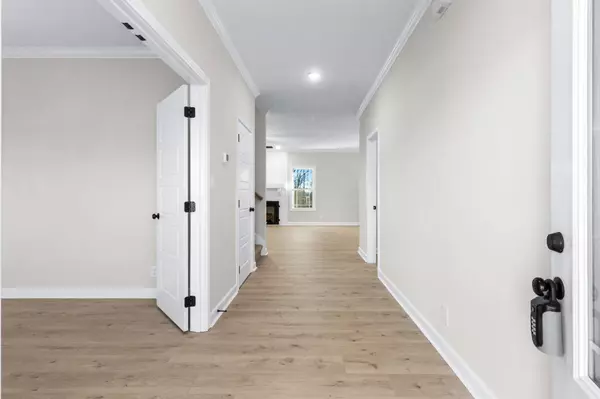 998 Alton Dr, Clarksville, TN 37043