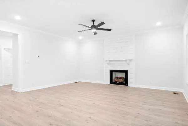 982 Alton Dr, Clarksville, TN 37043