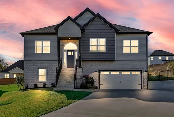 628 Creighton Ct, Clarksville, TN 37043