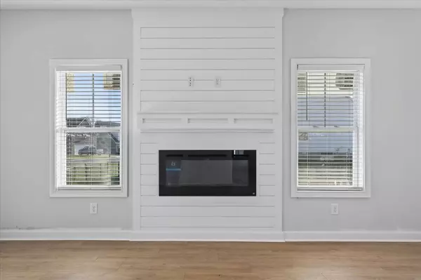 998 Alton Dr, Clarksville, TN 37043