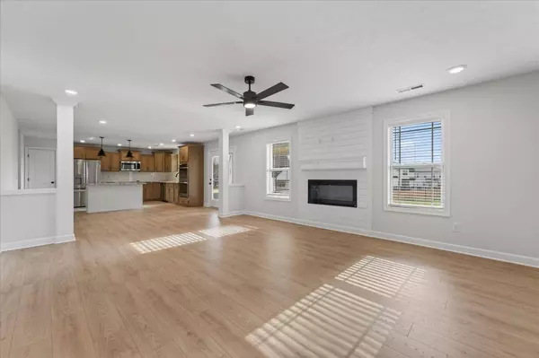 990 Alton Dr, Clarksville, TN 37043