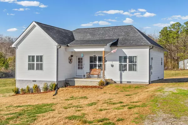 1211 N Charlotte St, Dickson, TN 37055