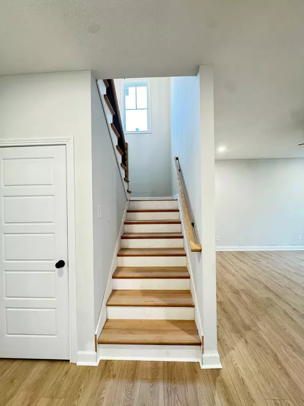 998 Alton Dr, Clarksville, TN 37043