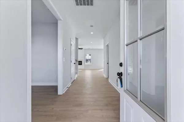 998 Alton Dr, Clarksville, TN 37043