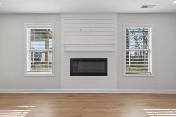 990 Alton Dr, Clarksville, TN 37043