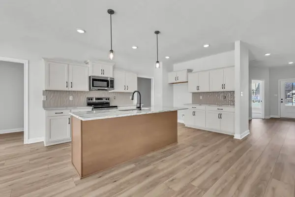 310 Galway Dr, Clarksville, TN 37042