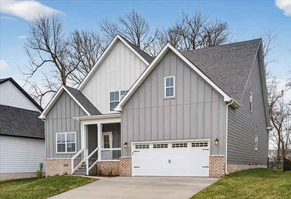 982 Alton Dr, Clarksville, TN 37043