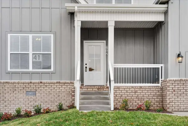 982 Alton Dr, Clarksville, TN 37043