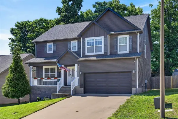1181 Eagles Bluff Dr, Clarksville, TN 37040