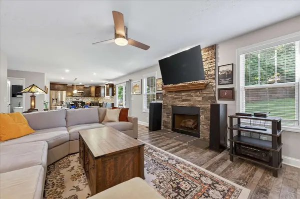 1181 Eagles Bluff Dr, Clarksville, TN 37040