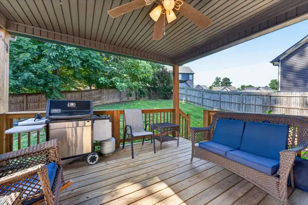 1181 Eagles Bluff Dr, Clarksville, TN 37040
