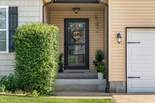 400 Leslie Wood Dr, Clarksville, TN 37040