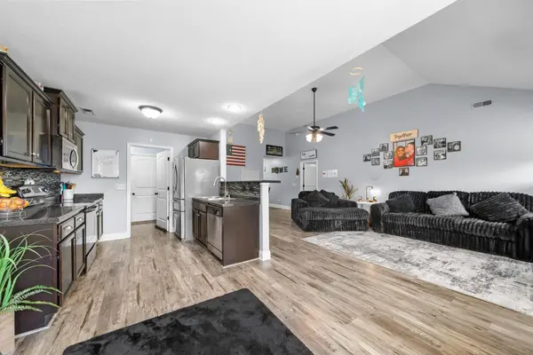 400 Leslie Wood Dr, Clarksville, TN 37040