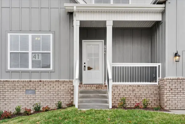 982 Alton Dr, Clarksville, TN 37043
