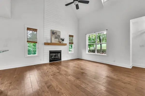 2880 Scenic Dr, Clarksville, TN 37043