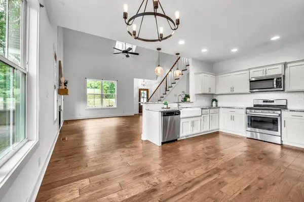 2880 Scenic Dr, Clarksville, TN 37043