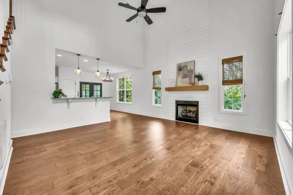 2880 Scenic Dr, Clarksville, TN 37043