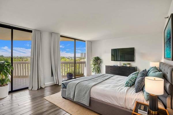 1000 W Island Blvd #503, Aventura, FL 33160