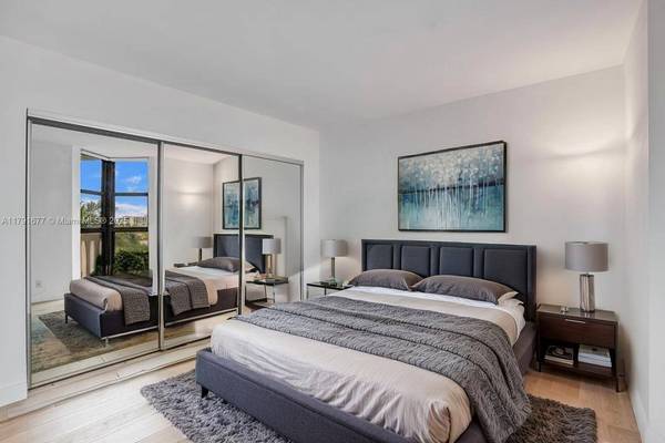 1000 W Island Blvd #503, Aventura, FL 33160