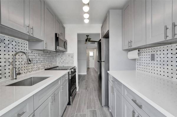 701 Collins Ave #4D, Miami Beach, FL 33139