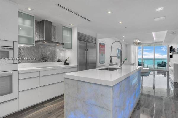 3801 Collins Ave #1104, Miami Beach, FL 33140