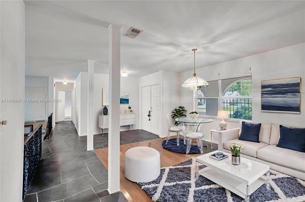 7461 SW 7th St, Plantation, FL 33317