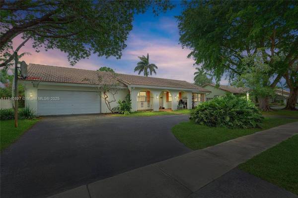 7461 SW 7th St, Plantation, FL 33317