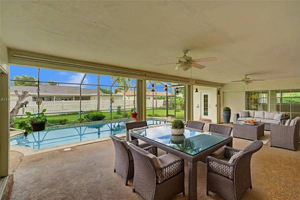 7461 SW 7th St, Plantation, FL 33317