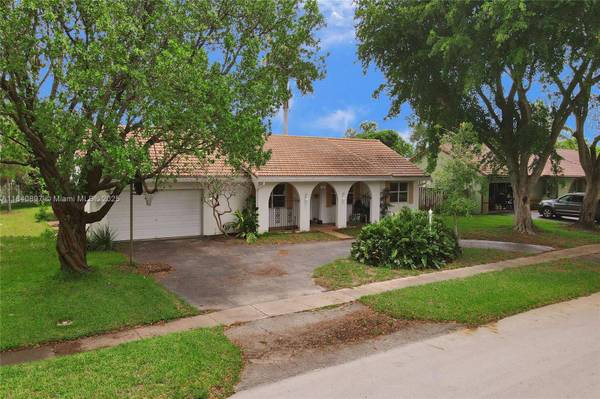 7461 SW 7th St, Plantation, FL 33317