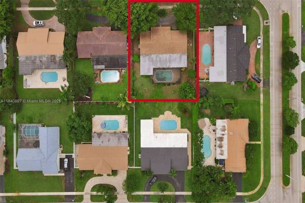 7461 SW 7th St, Plantation, FL 33317