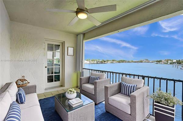 1101 S Riverside Dr #301, Pompano Beach, FL 33062