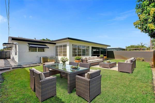 8571 NW 15th Ct, Pembroke Pines, FL 33024