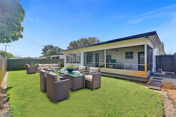 8571 NW 15th Ct, Pembroke Pines, FL 33024