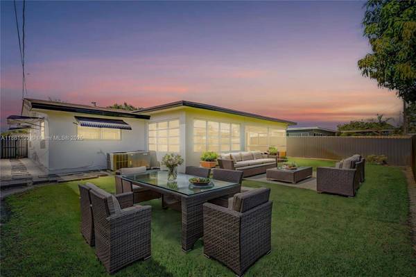 8571 NW 15th Ct, Pembroke Pines, FL 33024