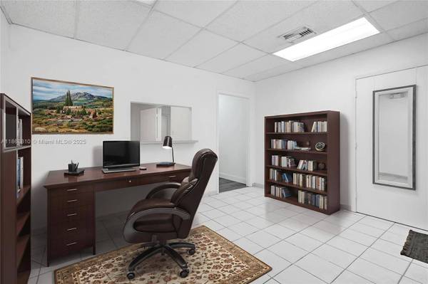 207 E Hallandale Beach Blvd, Hallandale Beach, FL 33009