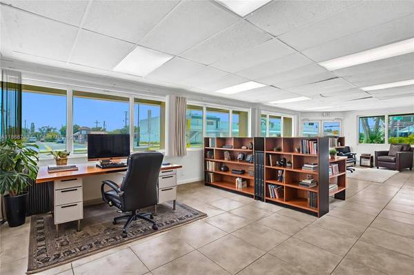 201 E Hallandale Beach Blvd, Hallandale Beach, FL 33009