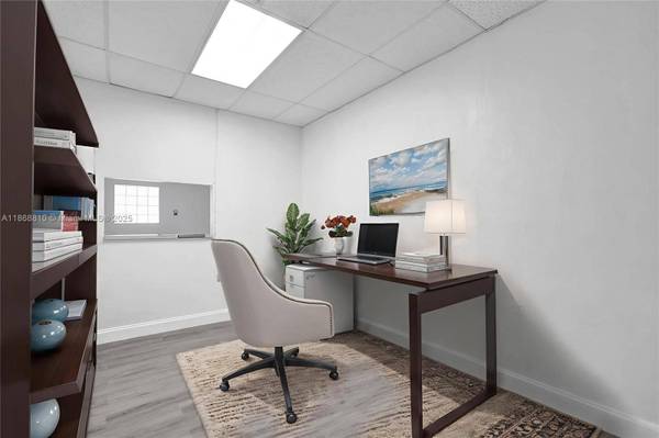 207 E Hallandale Beach Blvd, Hallandale Beach, FL 33009