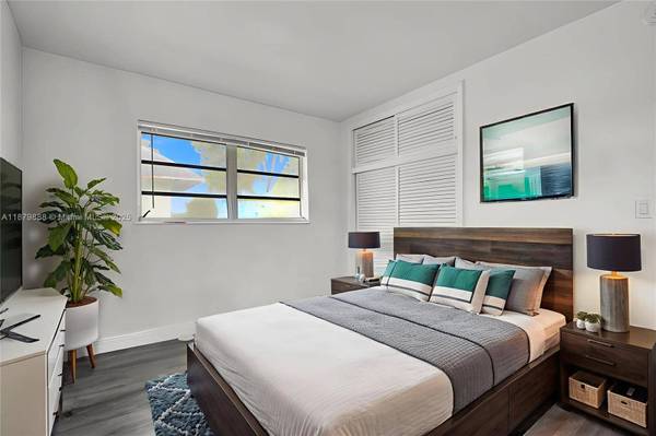 7610 SW 82nd St #J207, Miami, FL 33143