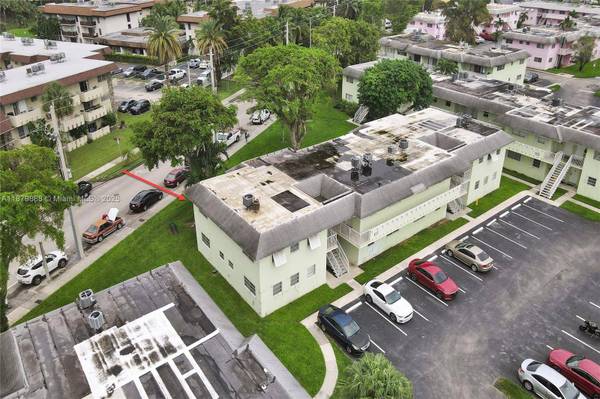 7610 SW 82nd St #J207, Miami, FL 33143