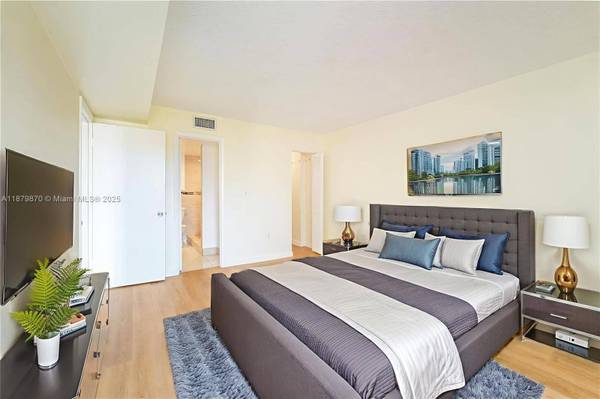 4801 NW 7th St #803-16, Miami, FL 33126