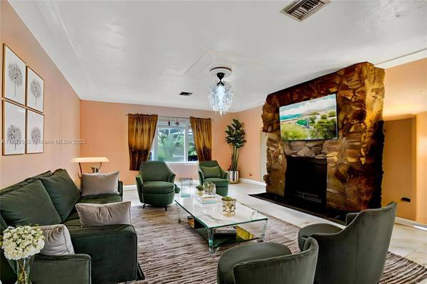 9156 NW 3rd Ave, Miami, FL 33150