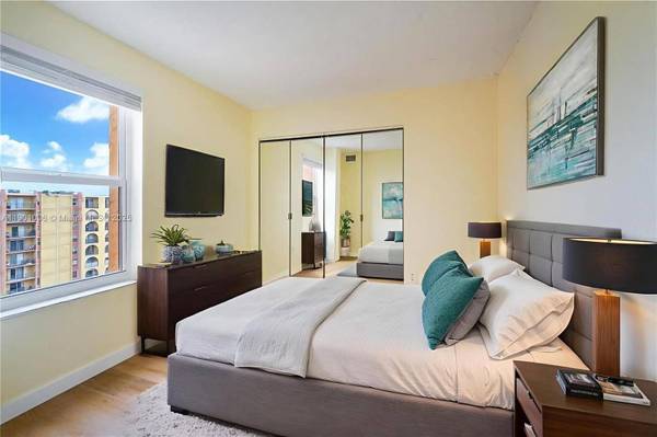 4801 NW 7th St #803-16, Miami, FL 33126